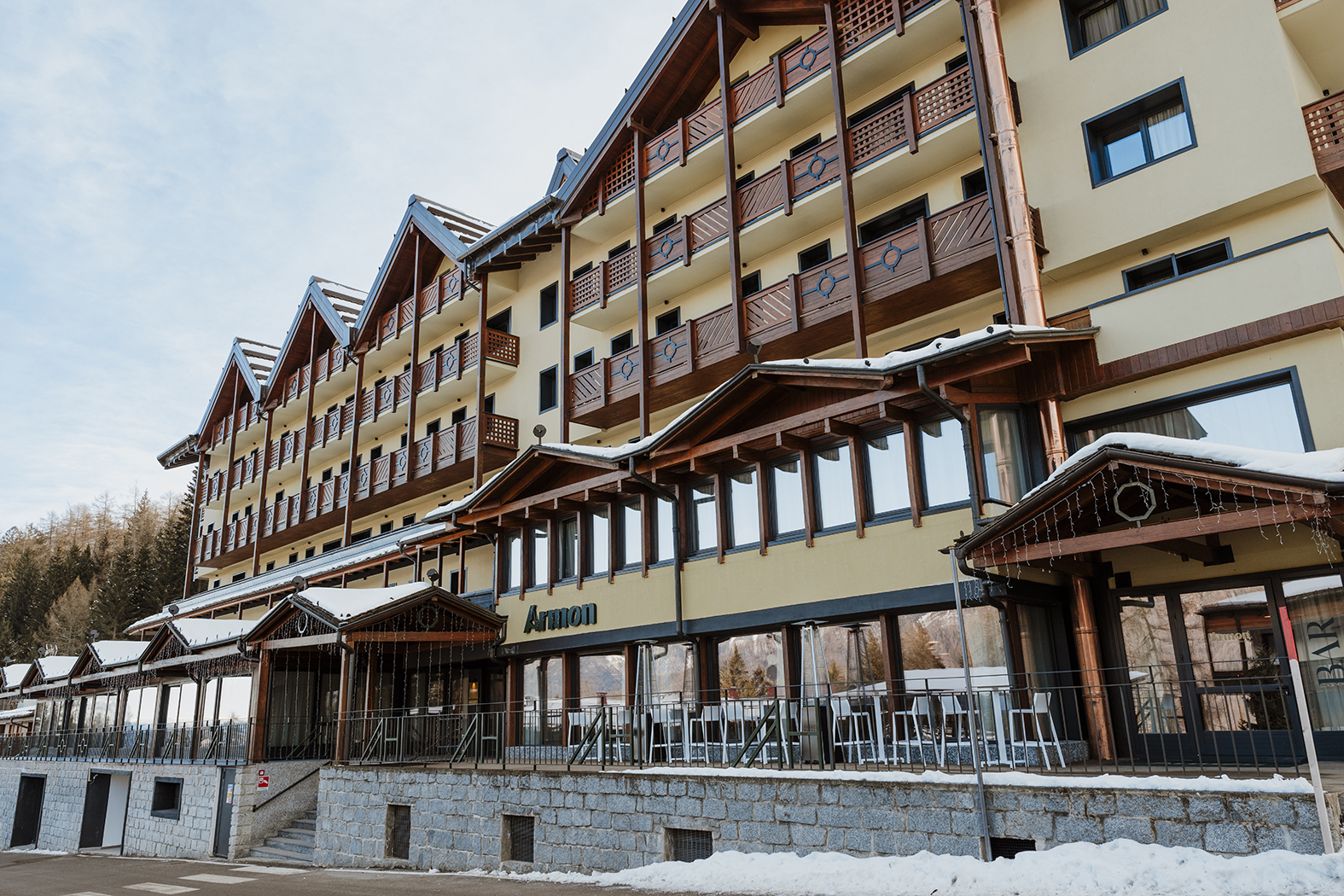 Facciata dell'hotel Armon Greenblu a Folgarida, Val di Sole, Trentino
