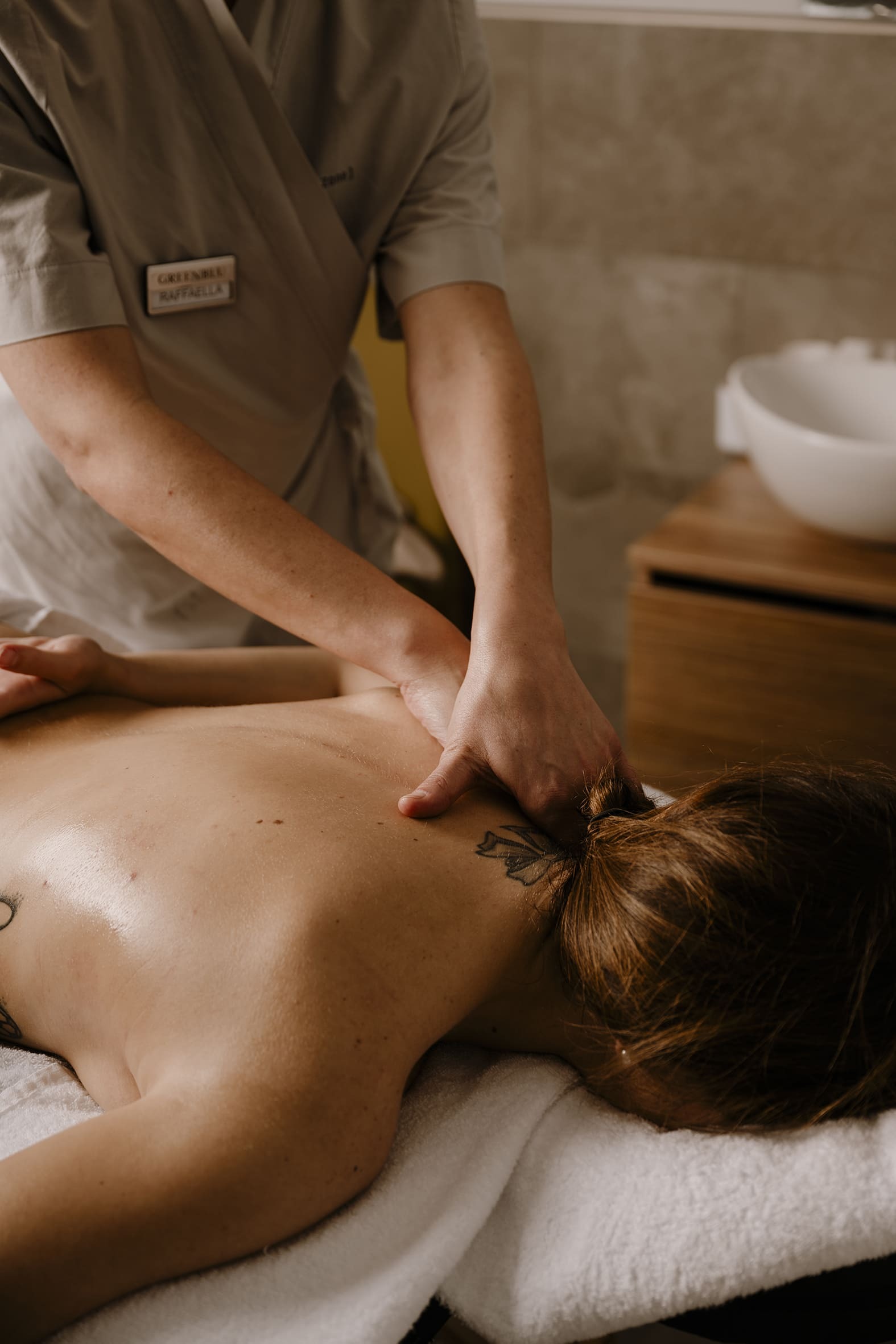 Massaggio nella spa dell'hotel Armon Greenblu, Trentino